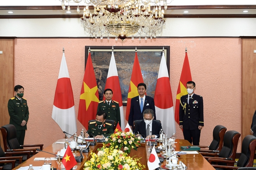 japan defence minister welcomed in hanoi on official visit picture 2