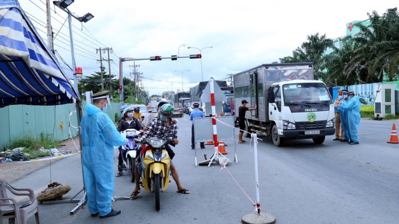 nguoi lao dong di lai giua binh duong va tp.hcm nhu the nao hinh anh 1