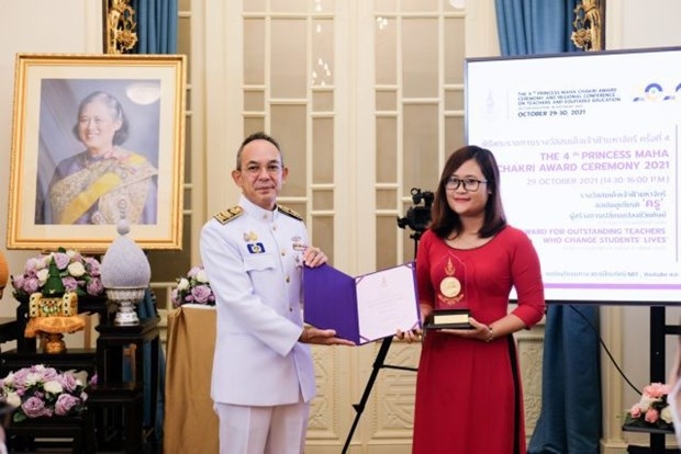 local teacher receives thailand s princess award for outstanding achievements in education picture 1