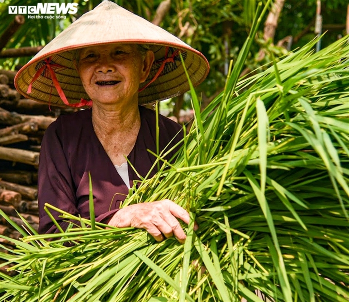 Làng Cốm Mễ Trì, Hà Nội Đỏ Lửa, Rộn Vang Tiếng Chày Sau Thời Gian Giãn Cách  | Vov.Vn