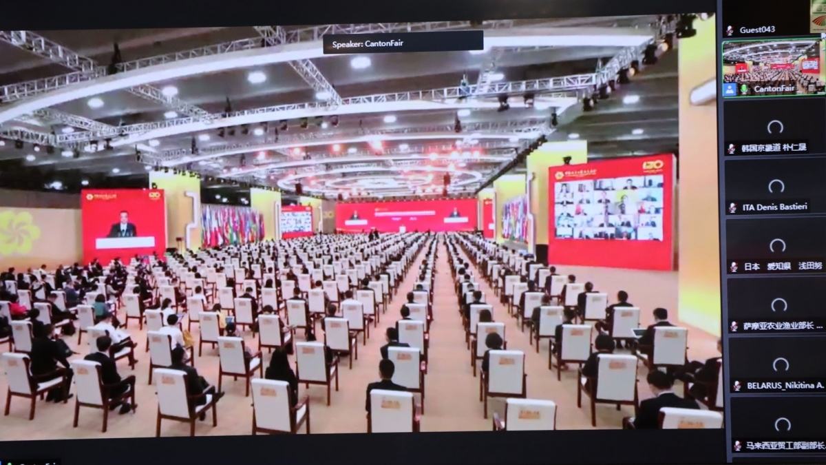 vietnam attends china canton fair 2021 picture 2