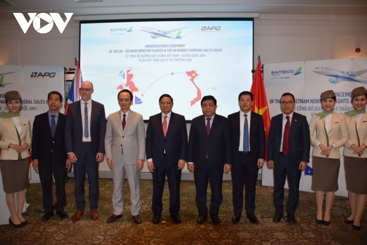 pm chinh attends announcement ceremony of direct vietnam-uk air route picture 3