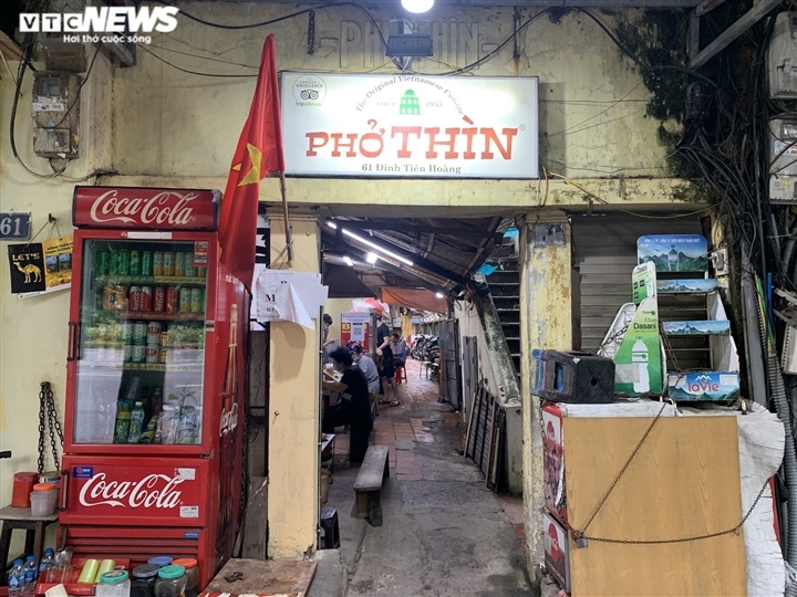 nguoi ha noi tap nap di an pho tu sang som, nguoi ban khong kip ngoi tay hinh anh 5