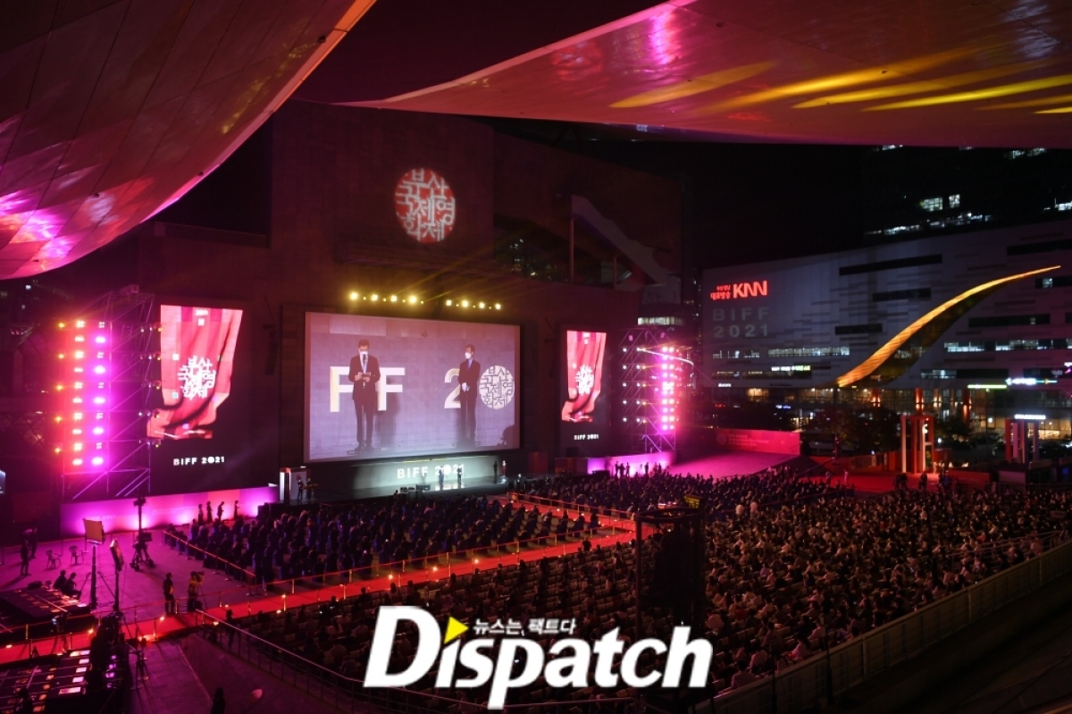 Liên hoan phim quốc tế Busan lần thứ 26 chính thức khai mạc vào tối 6/10 tại Trung tâm điện ảnh Busan, Hàn Quốc.