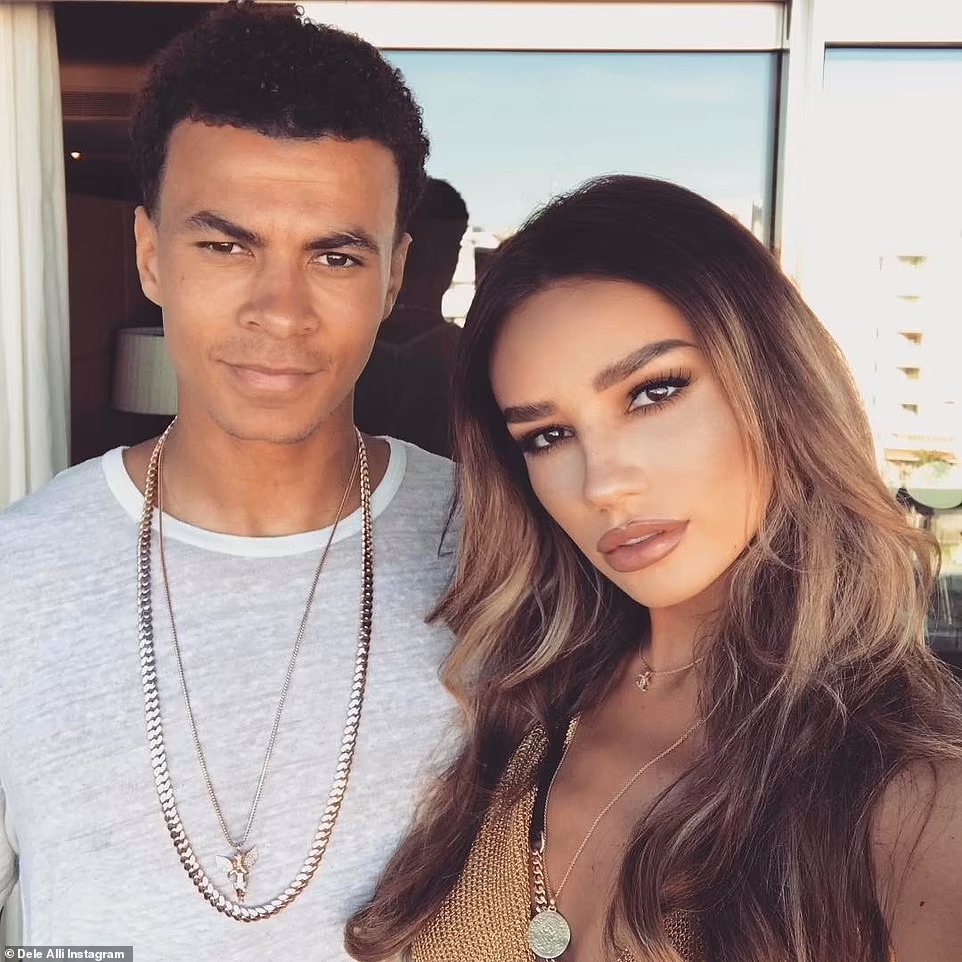 Trong quá khứ Dele Alli từng có 5 năm hẹn hò với siêu mẫu Ruby Mae trước khi chia tay hồi đầu năm nay.