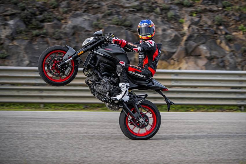 ducati monster 2022 se co mat tai malaysia, cho ngay ve viet nam hinh anh 9