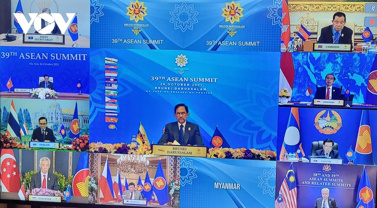 The heads of the government of all ASEAN member states attend the summit.
