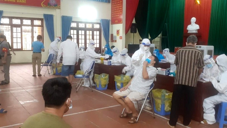 Healthcare workers conduct COVID-19 testing for local people in Pho Moi township.