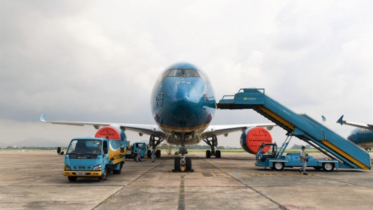 vietnam airlines resumes hanoi hcm city route picture 1