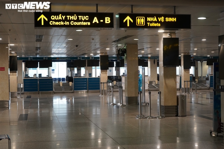 largest airport in vietnam falls quiet as services remain in limbo picture 3