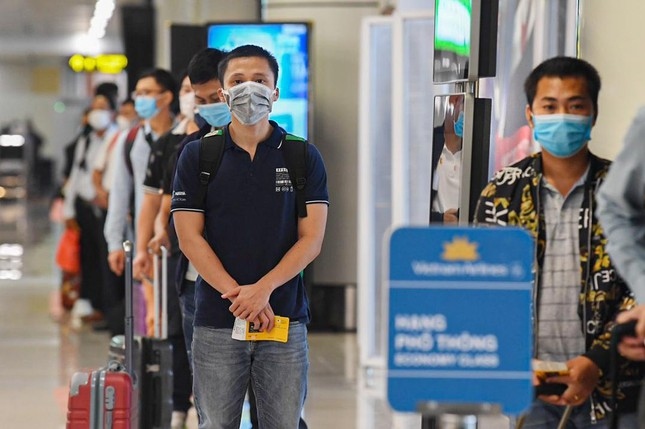 noi bai international airport on first day of reopening after easing covid-19 rules picture 3