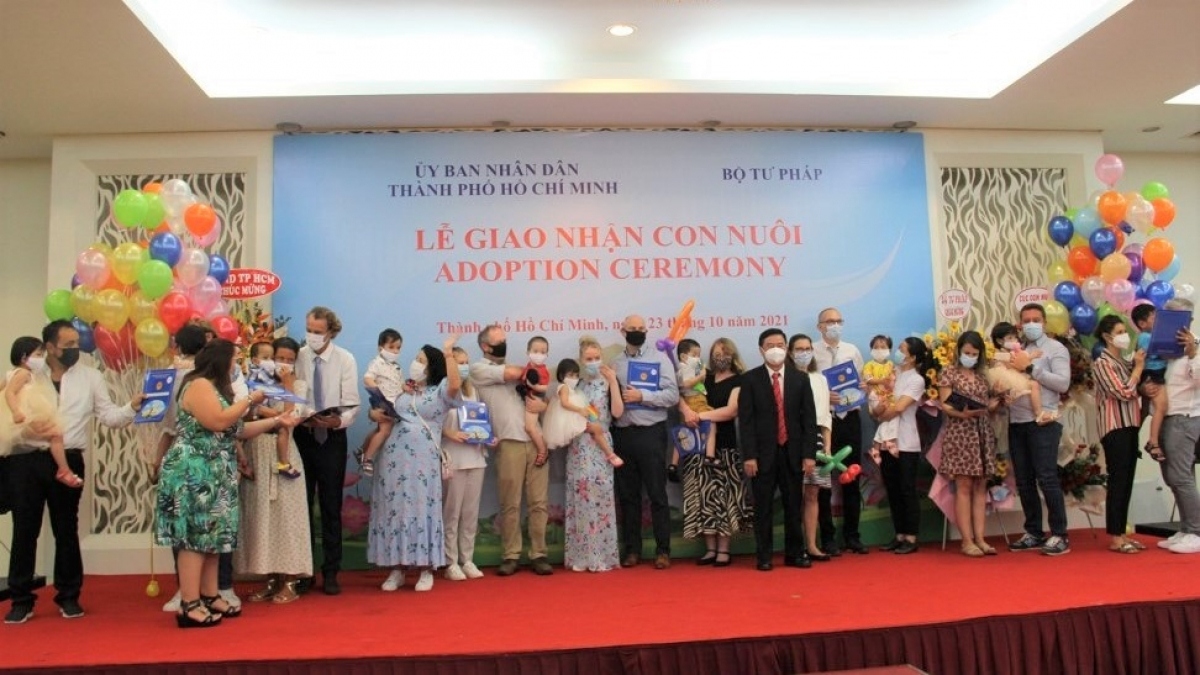 91 european families arrive in hcm city for adoption process picture 1