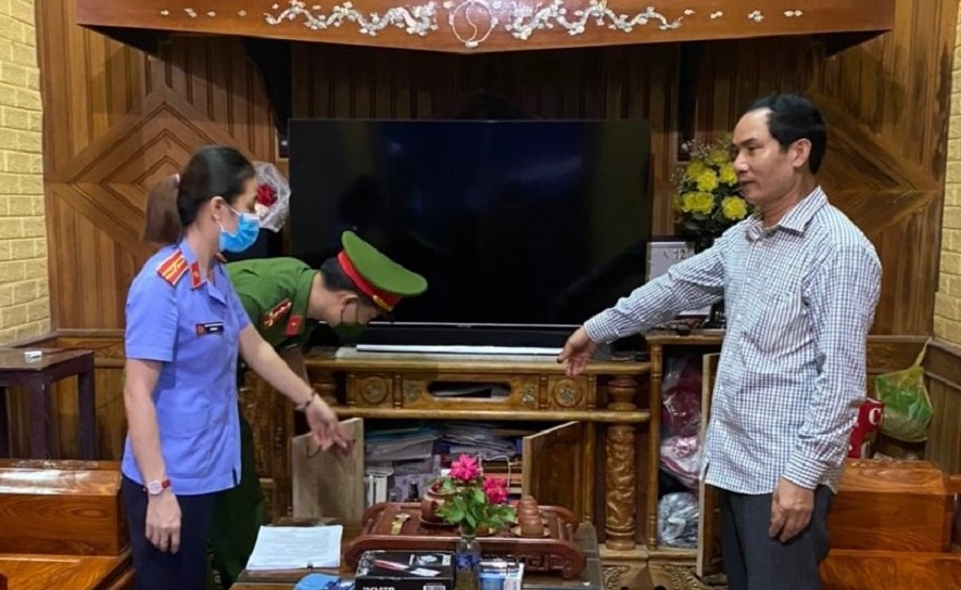 Cơ quan điều tra khám xét nơi ở của một trong số các bị can.