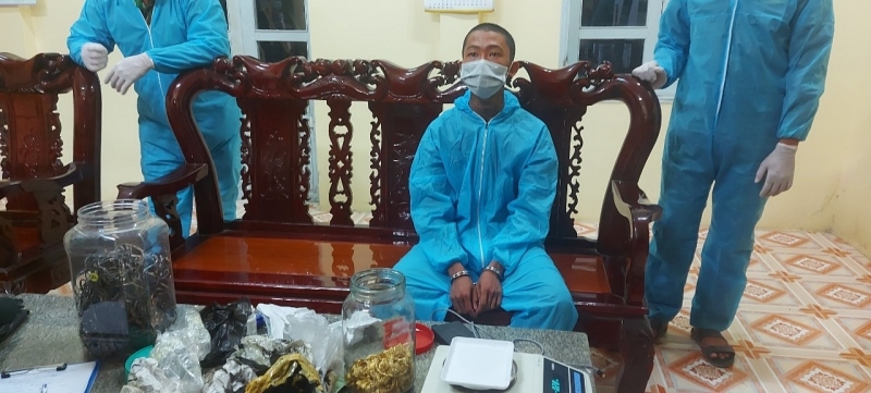 BĐBP An Giang bắt giữ đối tượng cùng tang vật vụ án.