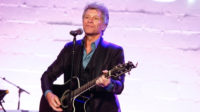 jon bon jovi, bryan adams mac covid-19, huy hang loat buoi bieu dien hinh anh 2