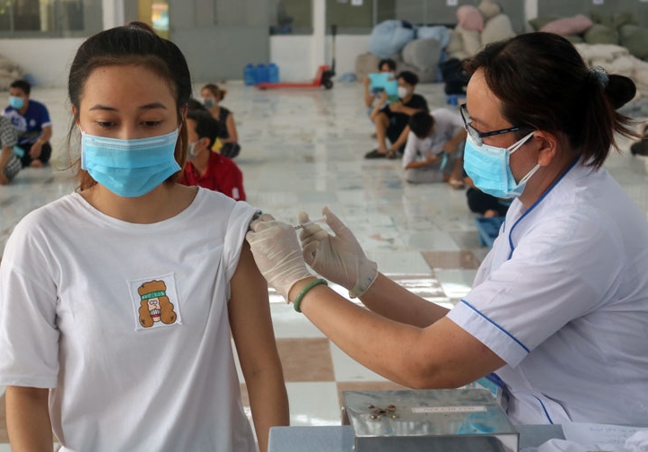 hcm city begins covid-19 vaccinations for children on oct. 27 picture 1