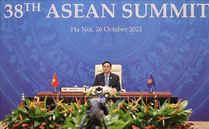 PM Chinh attends ASEAN Summits and related meetings virtually held by Brunei. (Photo: VNA)