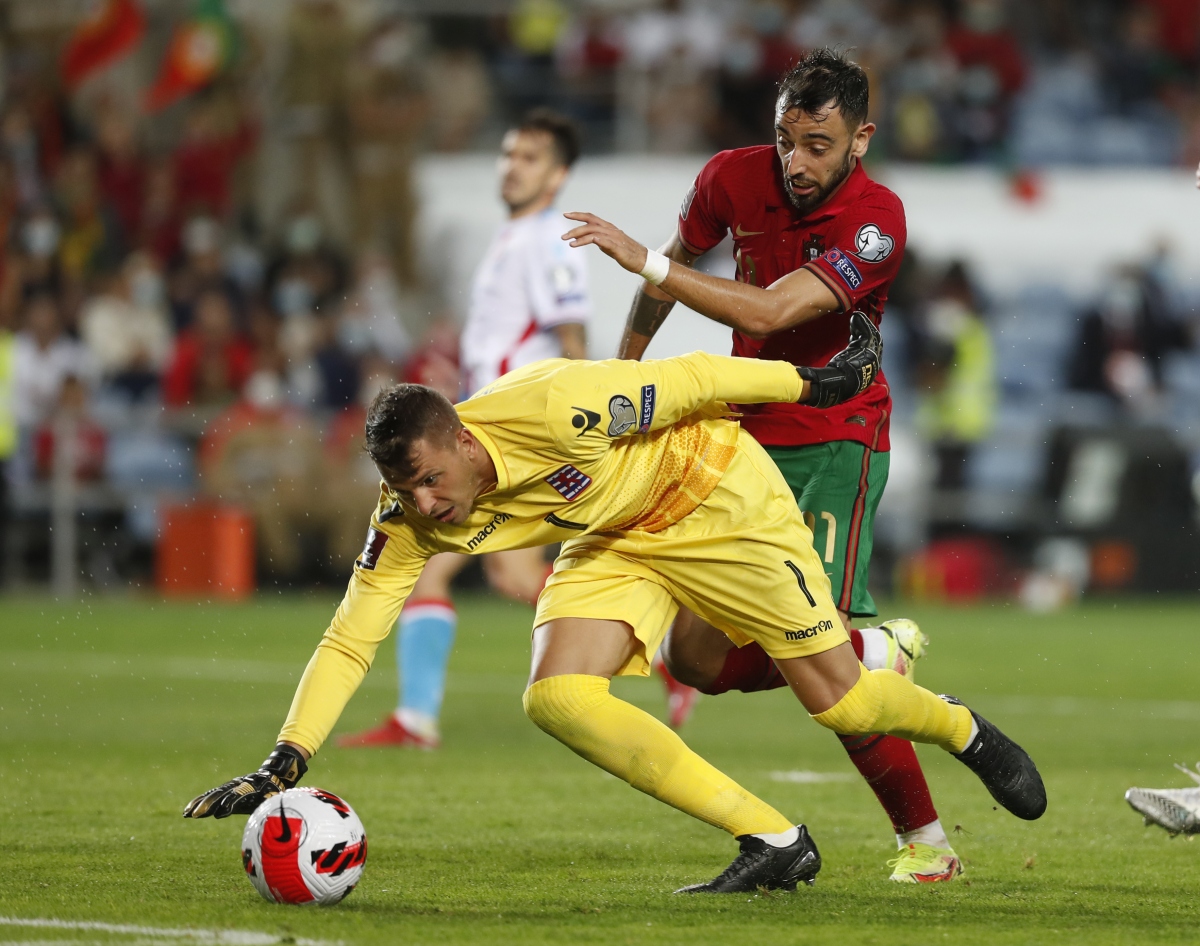 cristiano ronaldo lap hat-trick, bo Dao nha dai thang luxembourg hinh anh 2