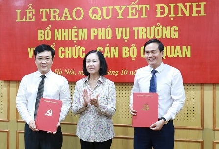 cong bo quyet dinh bo nhiem nhan su ban to chuc trung uong hinh anh 1