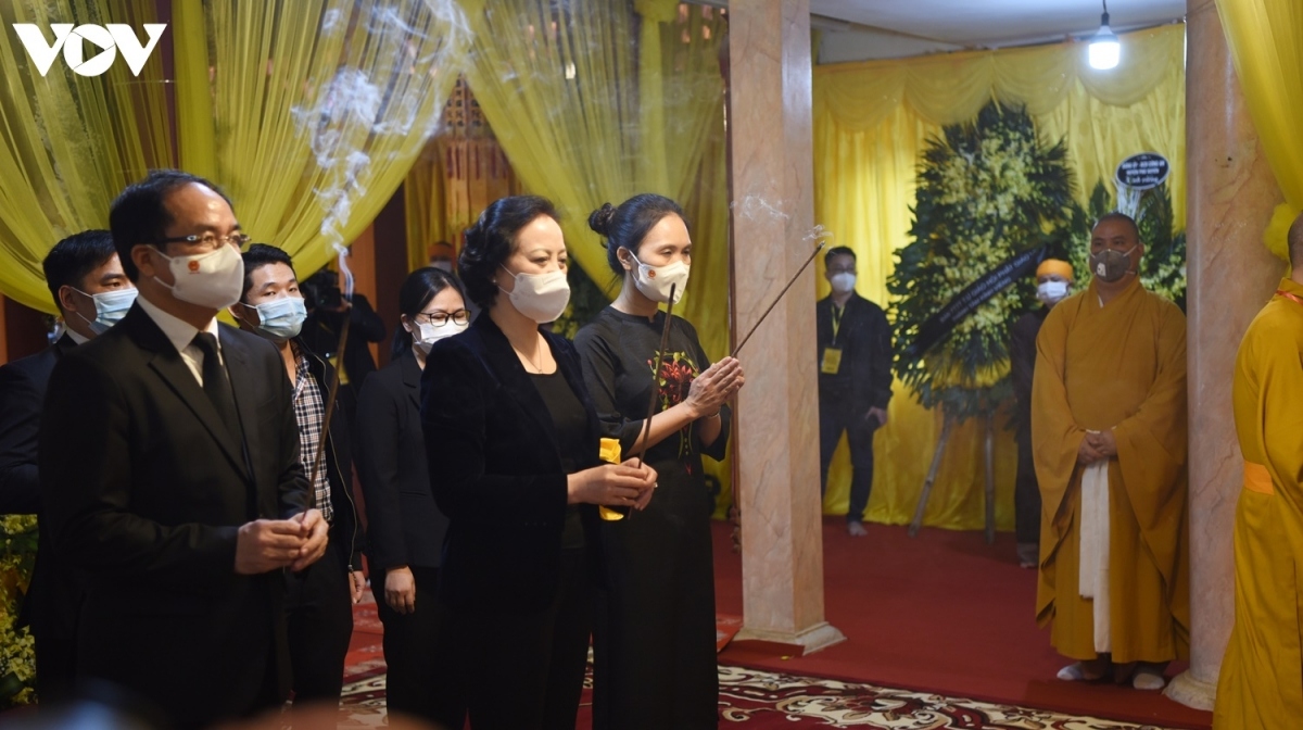 high-ranking officials pay tribute to top buddhist leader picture 12
