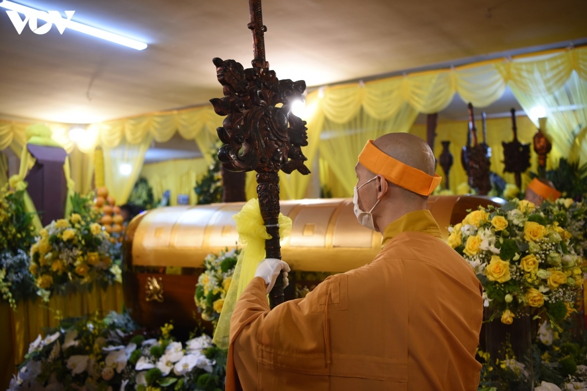 high-ranking officials pay tribute to top buddhist leader picture 13