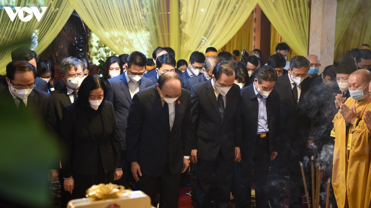 high-ranking officials pay tribute to top buddhist leader picture 5