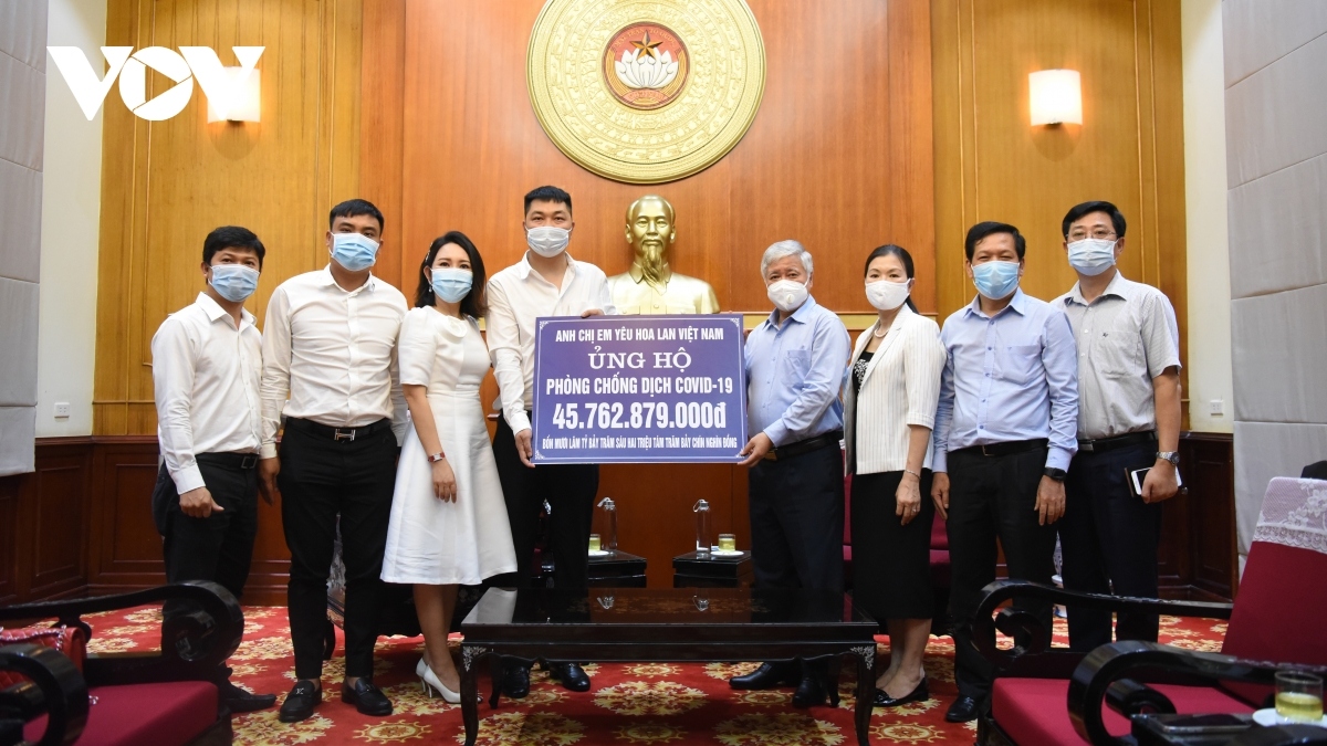 vietnamese expatriates donate vnd3 billion more to covid-19 fight picture 1