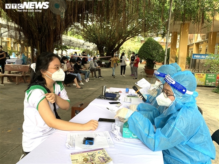 hcm city starts vaccinating children against covid-19 picture 4