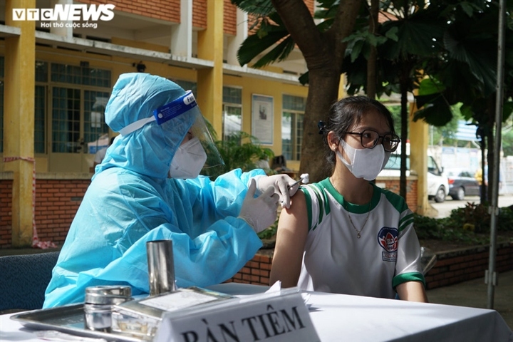 hcm city starts vaccinating children against covid-19 picture 6