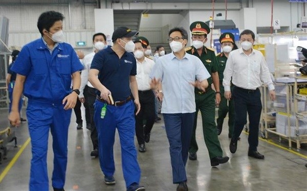 deputy pm inspects business, production activities in hcm city picture 1