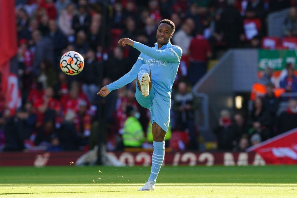 Sterling ngồi dự bị trong ngày trở lại Anfield đối đầu với đội bóng cũ. (Ảnh: Getty)