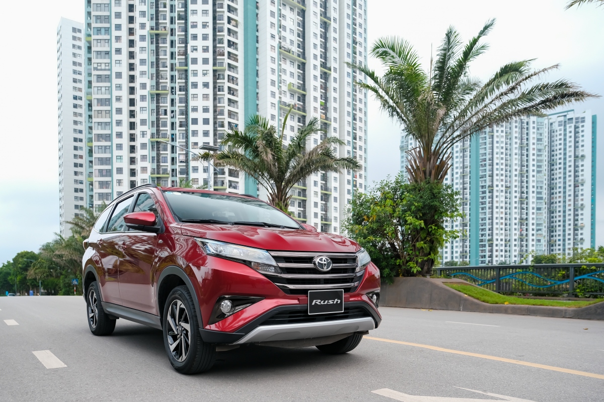 Xe 7 chỗ giá thấp Toyota Rush đã về Việt Nam