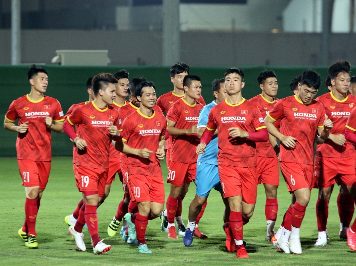 vietnamese footballers train hard ahead of world cup qualifiers picture 1