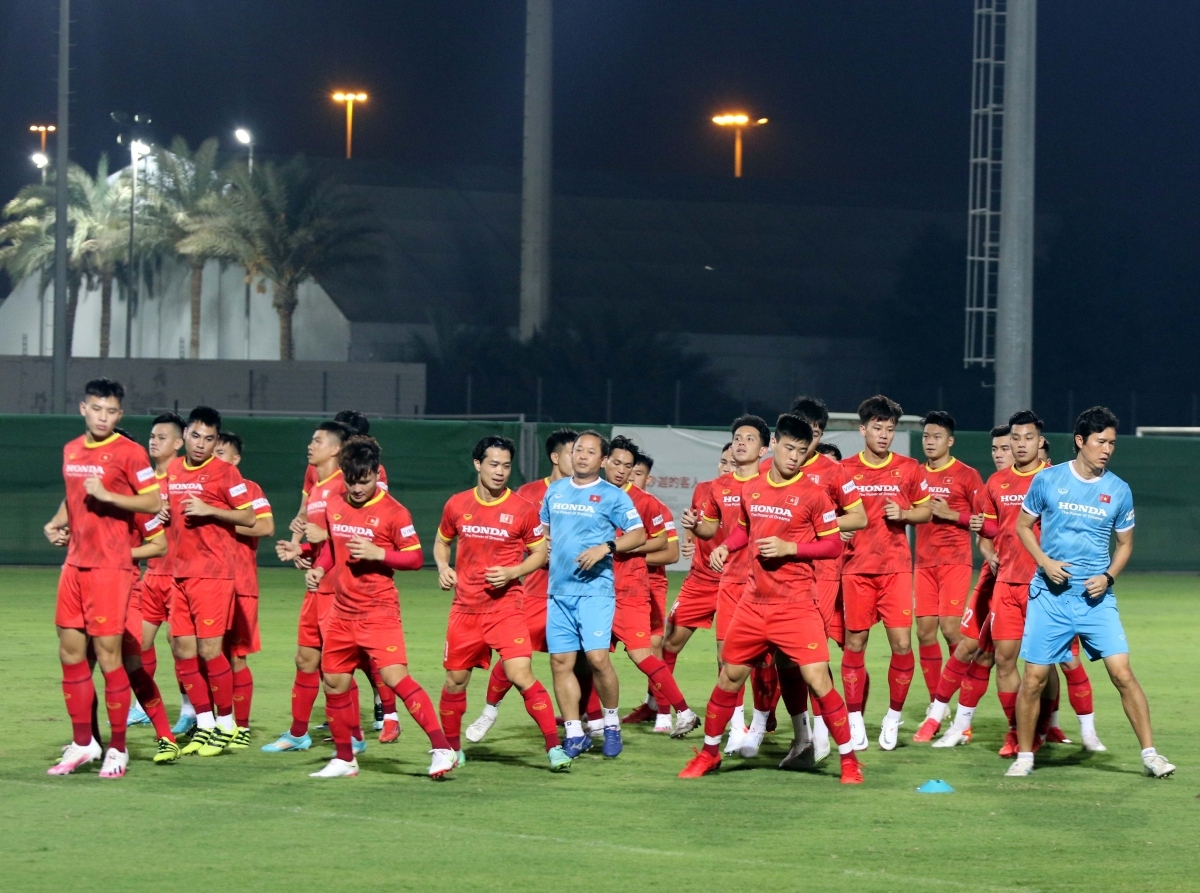 vietnamese footballers train hard ahead of world cup qualifiers picture 3