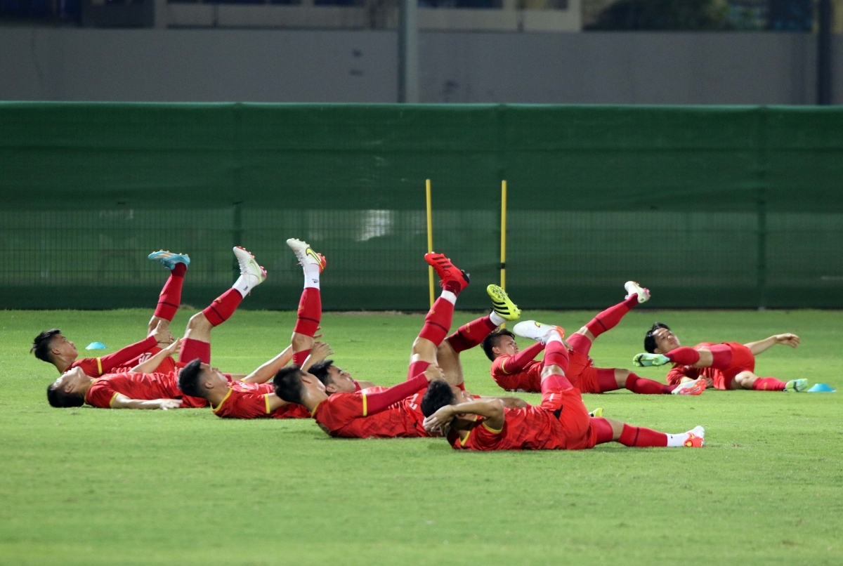 vietnamese footballers train hard ahead of world cup qualifiers picture 4