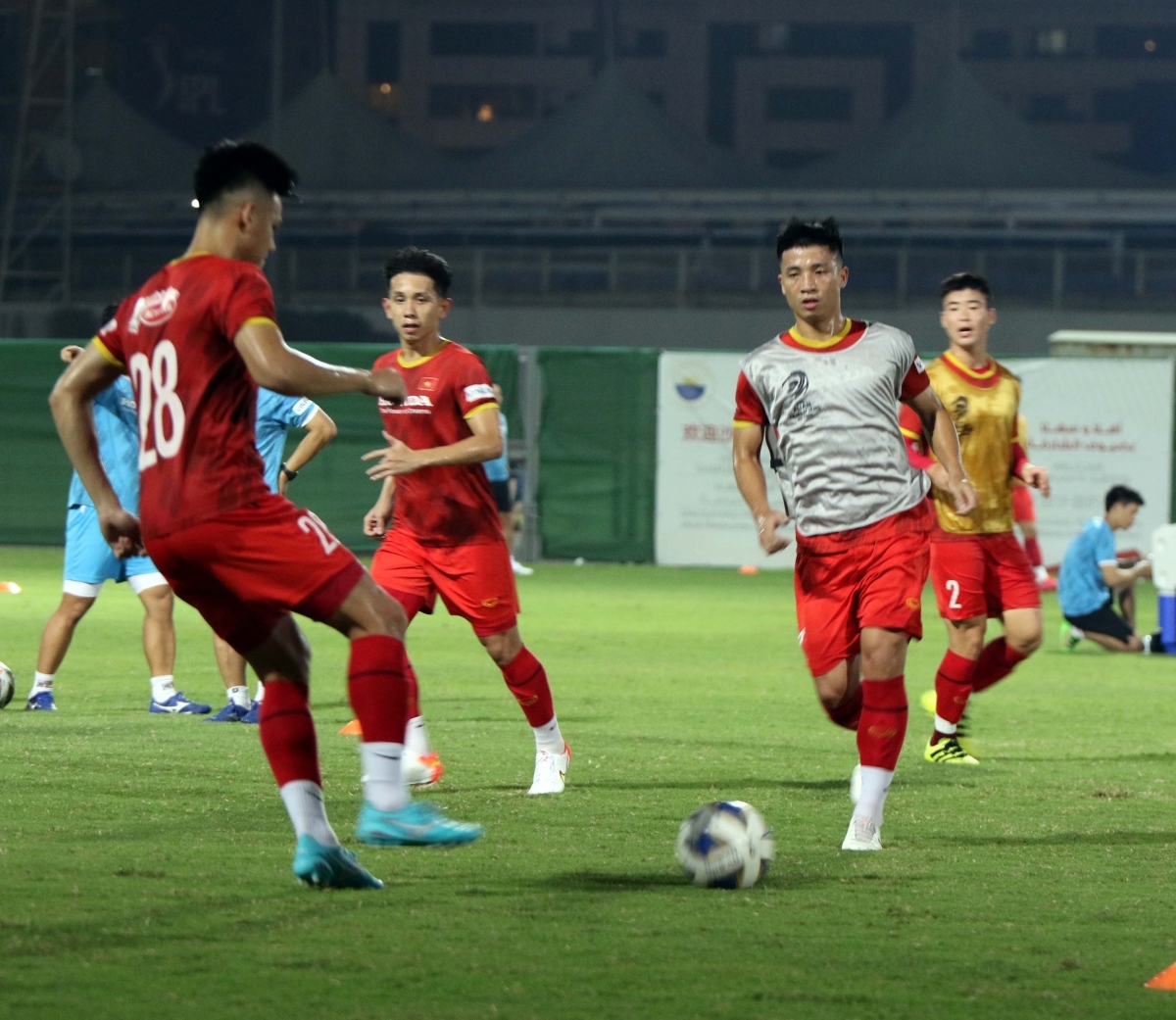 vietnamese footballers train hard ahead of world cup qualifiers picture 5