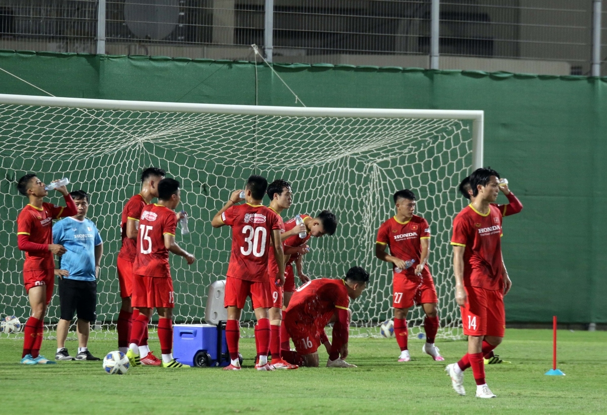 vietnamese footballers train hard ahead of world cup qualifiers picture 9