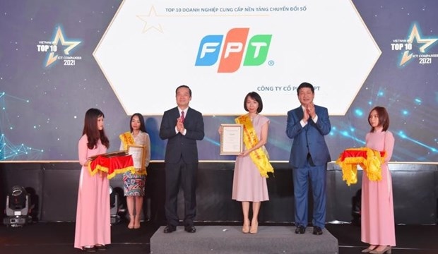fpt group wins big at top 10 vietnam ict companies awards picture 1