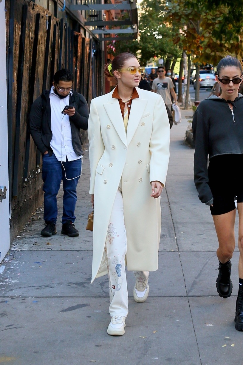 sieu mau gigi hadid khoe gu thoi trang dang cap tren duong pho new york hinh anh 1