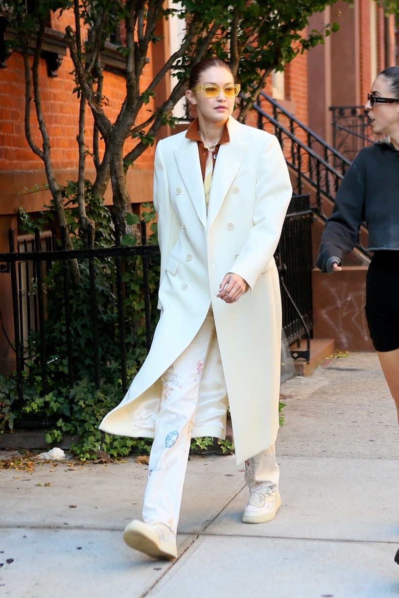 sieu mau gigi hadid khoe gu thoi trang dang cap tren duong pho new york hinh anh 2