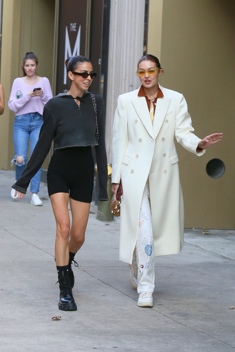 sieu mau gigi hadid khoe gu thoi trang dang cap tren duong pho new york hinh anh 3