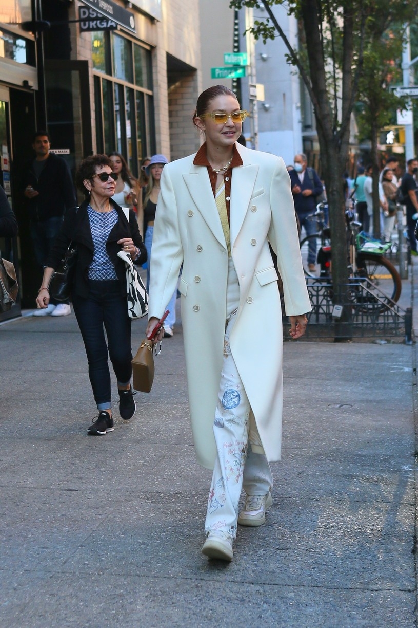 sieu mau gigi hadid khoe gu thoi trang dang cap tren duong pho new york hinh anh 5