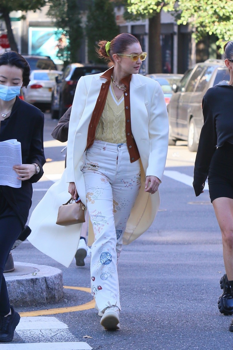 sieu mau gigi hadid khoe gu thoi trang dang cap tren duong pho new york hinh anh 7