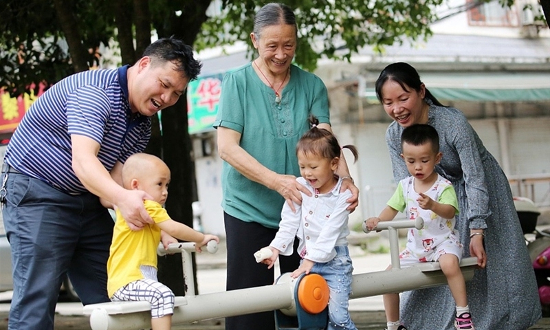 Giáo dục gia đình đã được đưa vào luật ở Trung Quốc. Ảnh minh họa: VCG.
