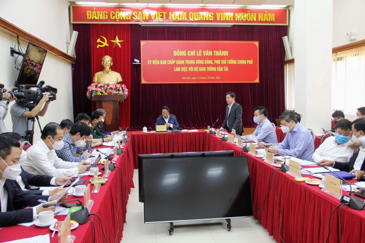 Phó Thủ tướng Lê Văn Thành làm việc với Bộ GTVT. 