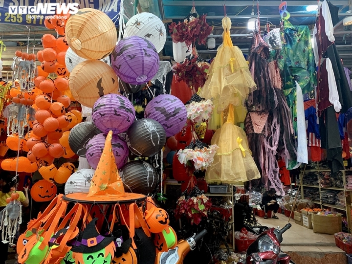 halloween market remains quiet as festival draws near picture 1