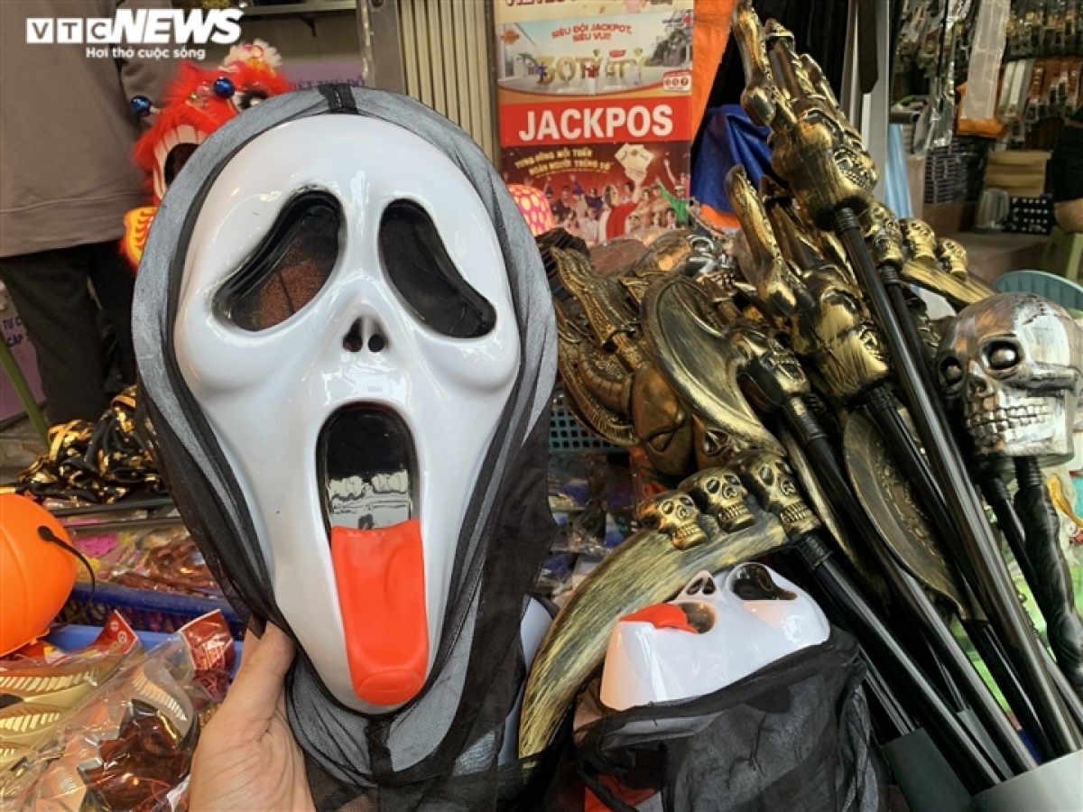 Originally a festival celebrated only in the West on October 31, Halloween has become popular among children all over the world, including Vietnam.