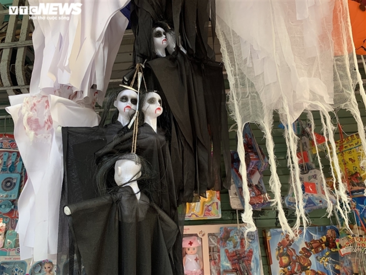 This year, toys are diverse and are offered at cheaper prices compared to previous years, according to many shop owners.