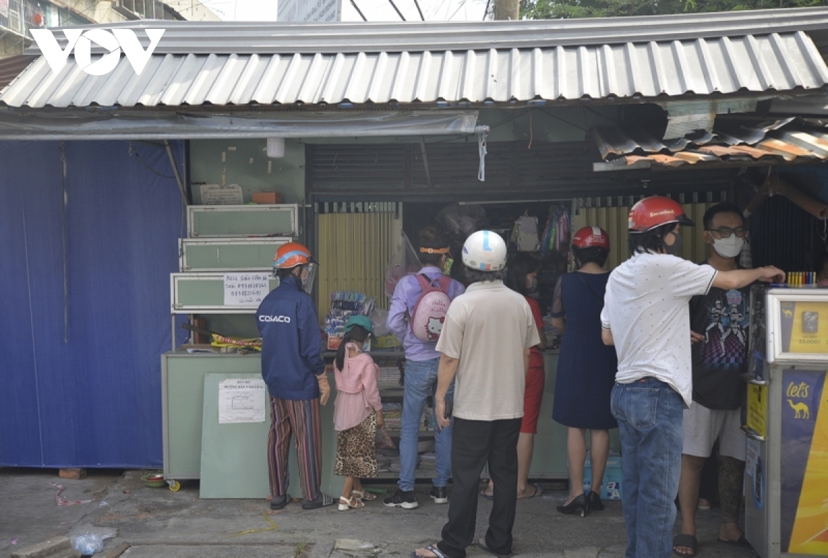 Local people gather to purchase school stationery products for their children in front of a store in Thu Duc City.