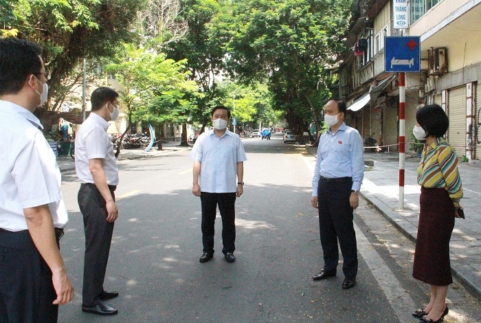 ha noi yeu cau xet nghiem nhanh, khoanh vung gon de dap dich o benh vien viet Duc hinh anh 1